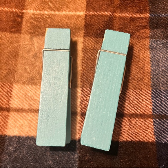 2 XL Aqua Wooden Clothespins - Picture 3 of 7